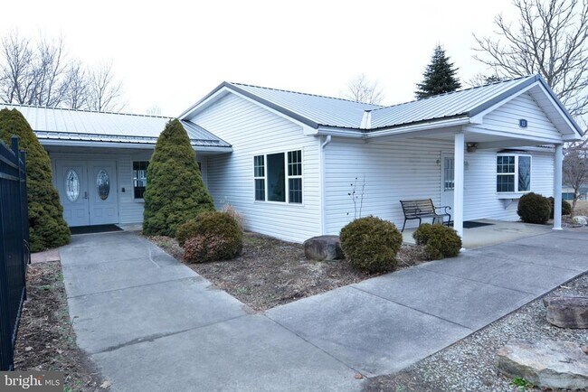 Building Photo - 13 1st St