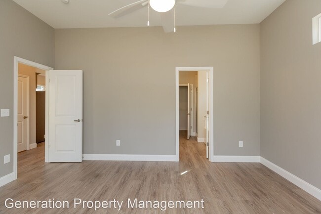 Building Photo - 4 br, 2.5 bath House - 566 Strong Avenue