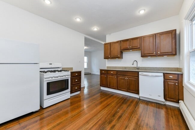 Building Photo - 45 Beech Glen St