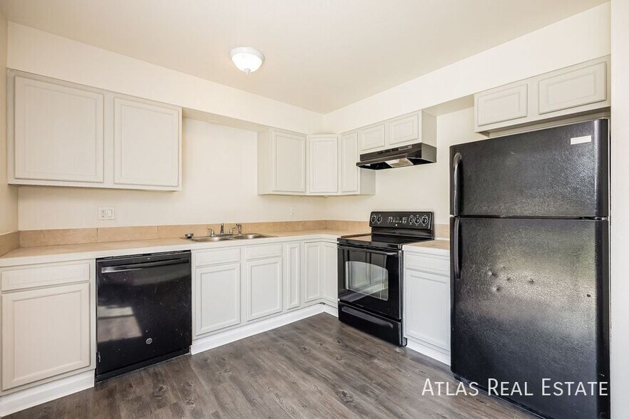 Building Photo - 4419 Dewey Dr