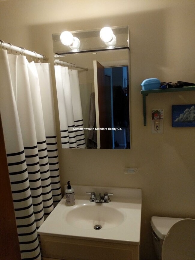 Building Photo - 199 Winthrop Rd