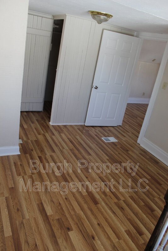 Building Photo - 213 6th Ave