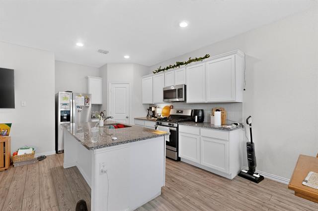 Building Photo - 423 Pepperbark Ave