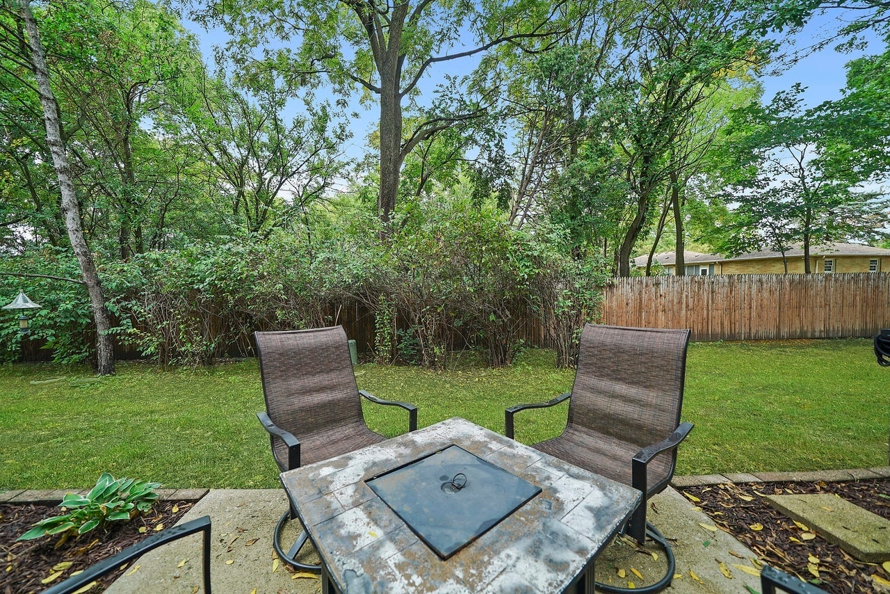 Building Photo - 20 Peach Tree Ln