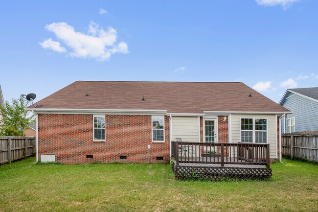 Building Photo - 703 Fairbluff Dr
