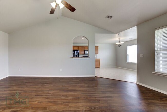 Building Photo - Open House 8/1/24 4pm-5pm! Great 3/2/2 in Owasso’s Lake Valley!