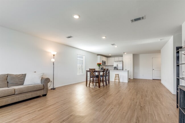 Building Photo - 22835 Prairie Dog Rd