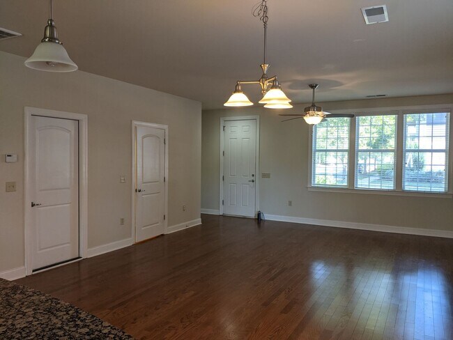 Building Photo - 3 Bedroom End Unit with Garage!