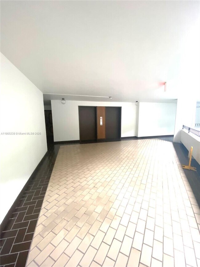 Building Photo - 13953 Kendale Lakes Cir