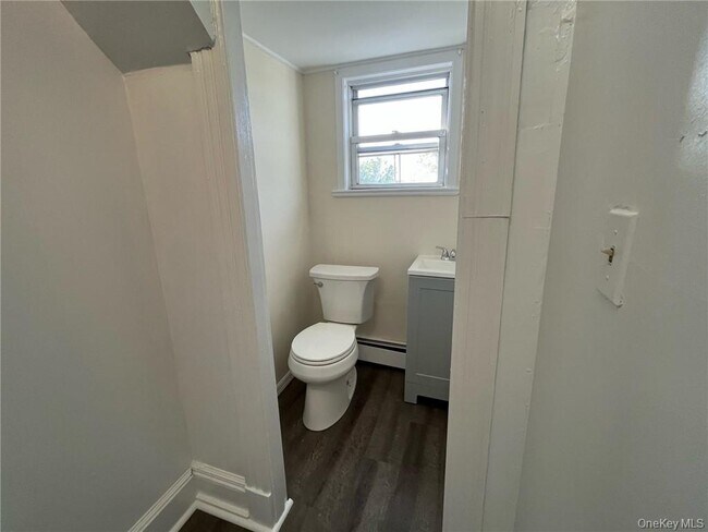 Building Photo - 100 Lake Rd