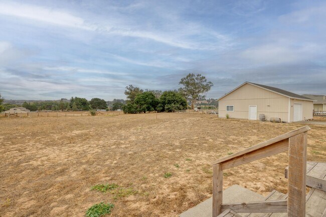Building Photo - Wine Country Living! Spacious 4 bedroom 2....