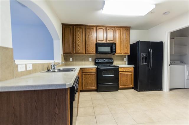 Building Photo - 10371 Darkwood Dr