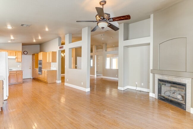 Building Photo - WONDERFUL 3 BEDROOM PLUS DEN 1 STORY HOME. CASITA WITH OWN BATHROOM! GATED COMMUNITY!