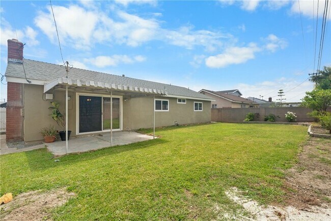 Building Photo - 17551 Misty Ln