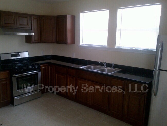 Building Photo - 2400 New Orleans St