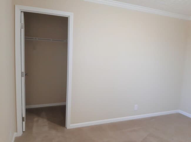 Building Photo - SUBLEASE through May 2026 3 Bedroom 2 Bath-Beautiful Views