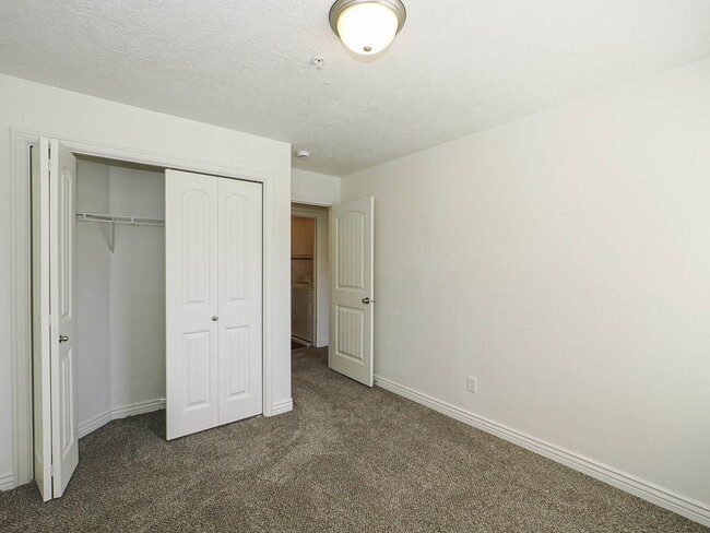 Building Photo - 3 Bedroom, 2 Bathroom Condo