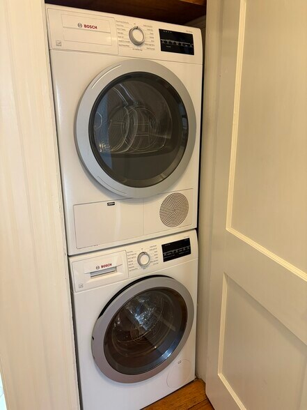 Building Photo - 52 Babcock St