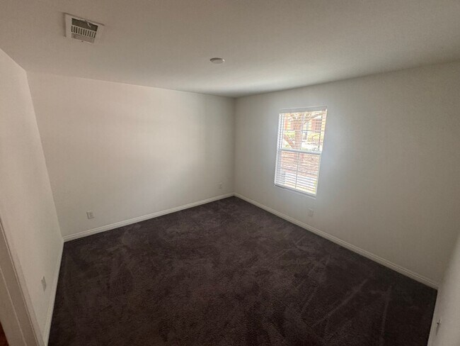 Building Photo - Charming 2-Story Townhome | 2 Bedrooms, 2 Baths & Community Pool