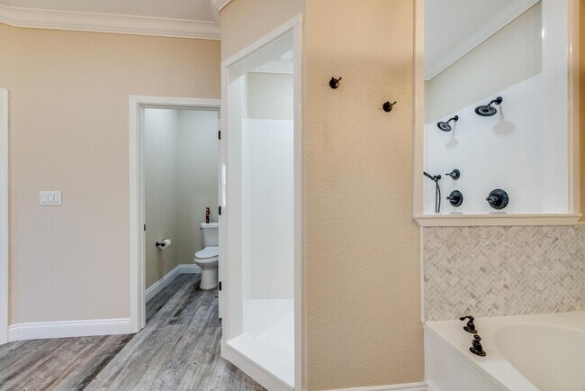 Building Photo - 1148 Sioux Cir