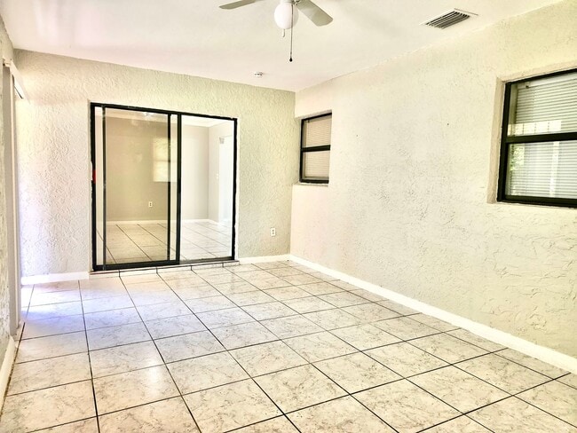 Building Photo - Single Family Home