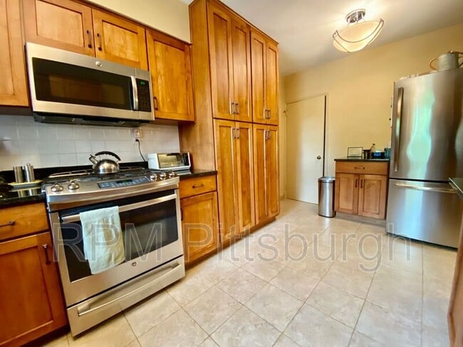 Building Photo - 5462 Pocusset St