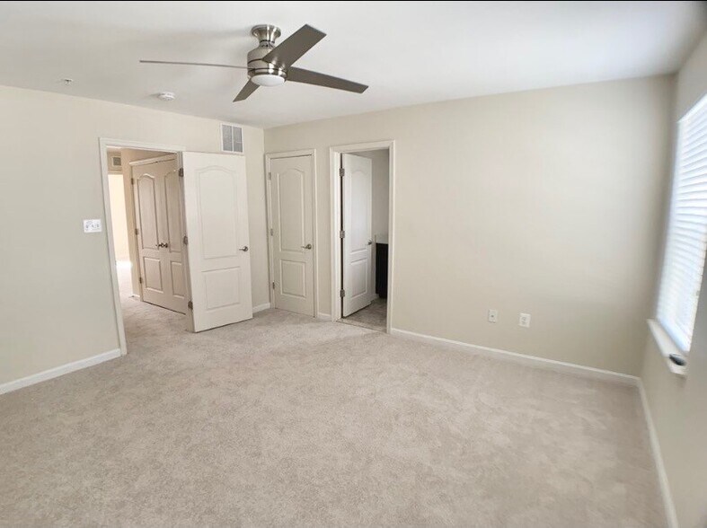 Building Photo - 512 Cobble Dr