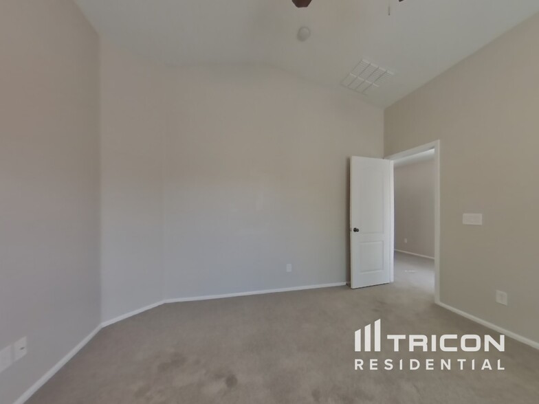Building Photo - 40059 W Thornberry Ln