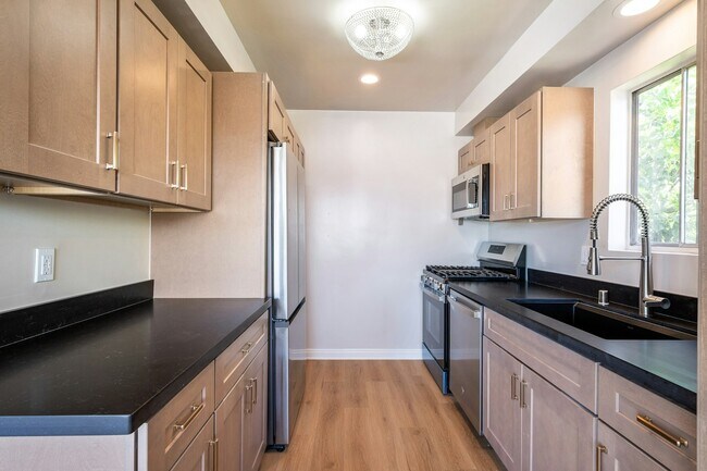 Building Photo - 2508 Aviation Blvd