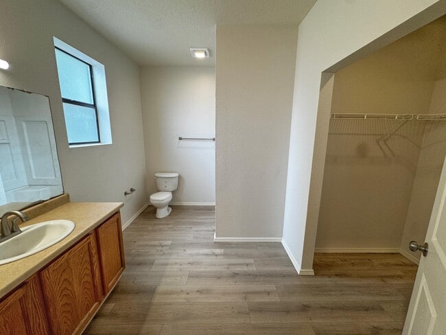 Building Photo - 1105 Meadowlark Way SE