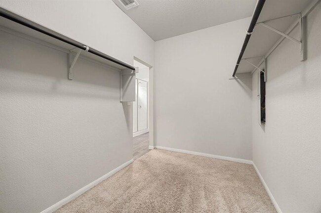 Building Photo - 13925 Heywood Dr