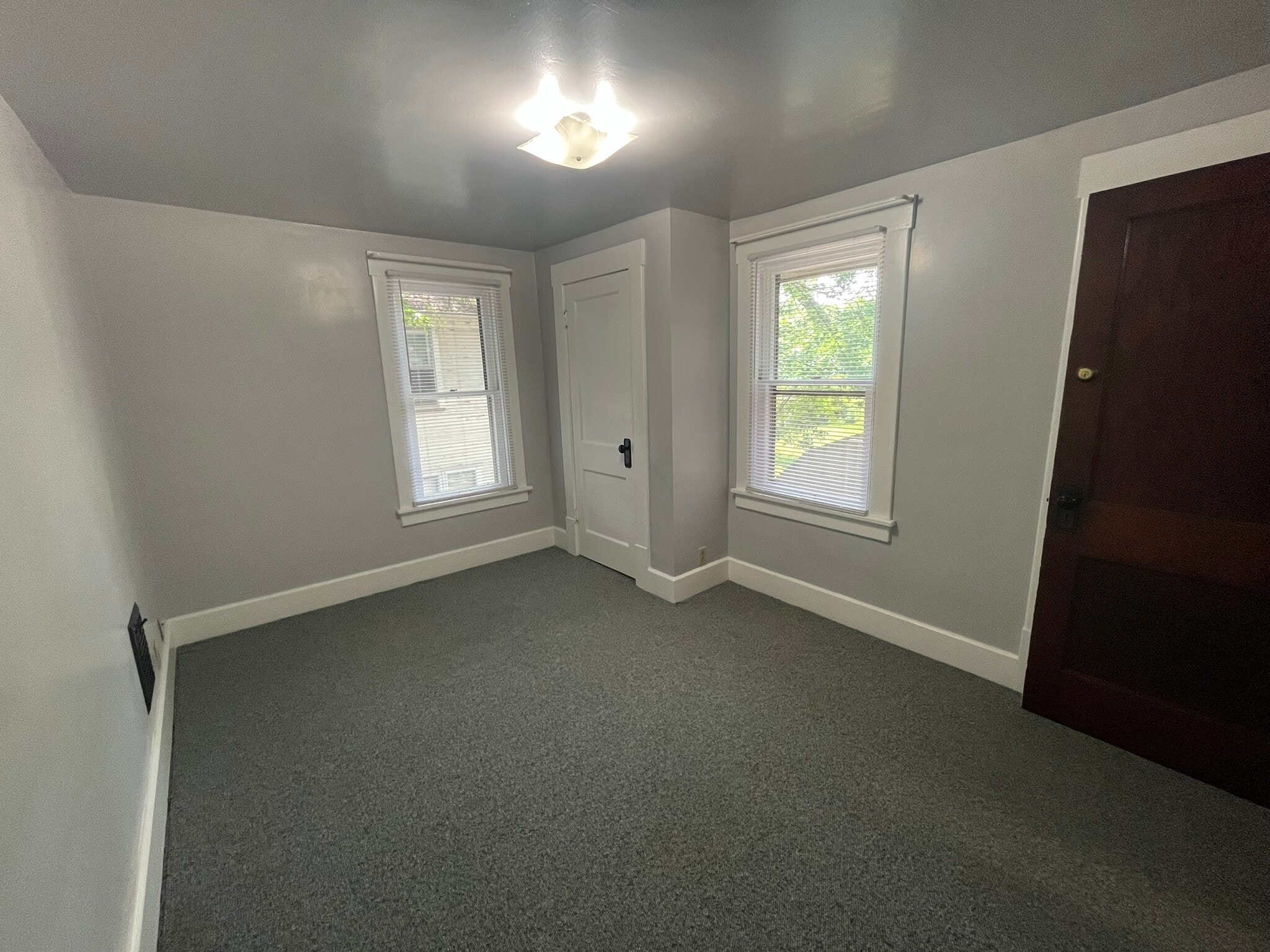 Building Photo - 1427 S Linden Ave
