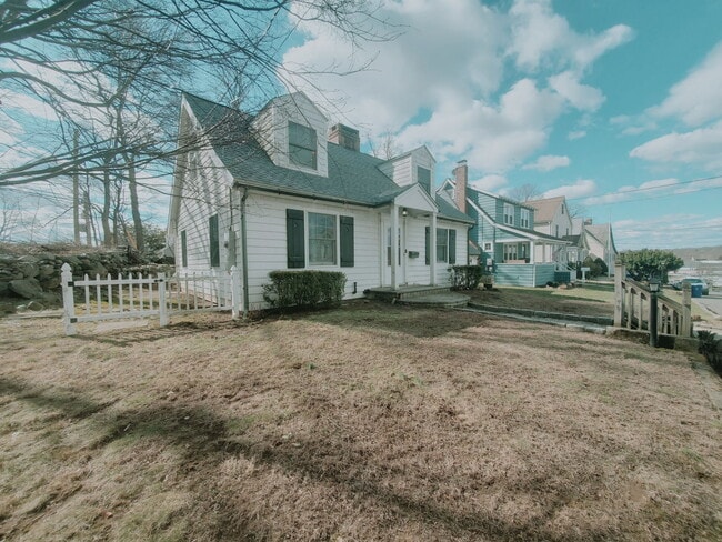 Building Photo - 12 Maplewood Terrace