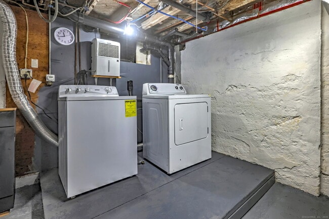 Building Photo - 18 Cowles St