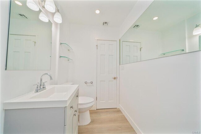 Building Photo - 147 E Central Ave