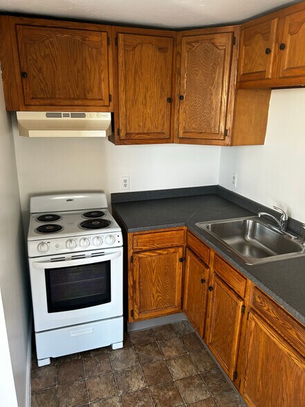 Building Photo - 533 Middle St