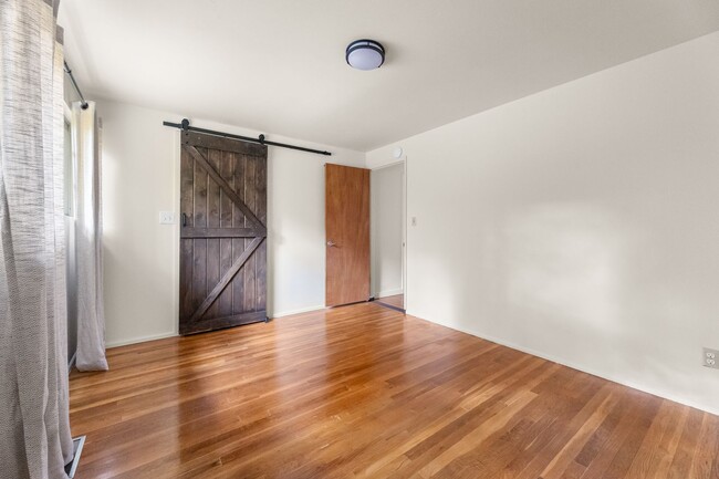 Building Photo - Bellevue Eastgate Mid-Century Modern