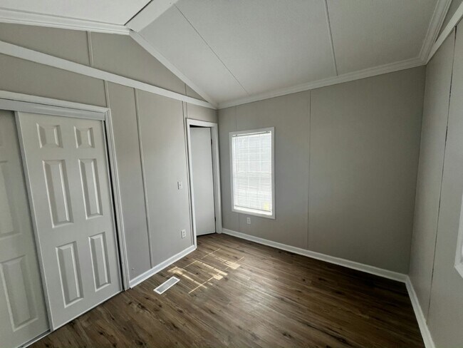 Building Photo - 1113 Chicago Bulls St