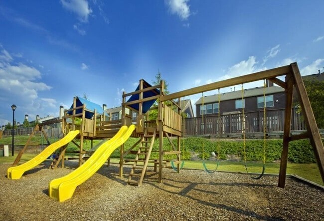 Building Photo - 2189 Old Georgian Terrace