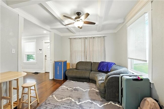 Building Photo - Great 2 bedroom 2 FULL bathrooms remodeled...