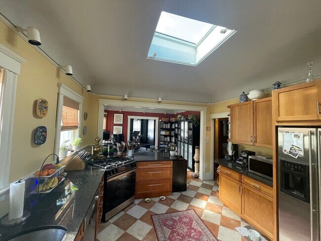 Primary Photo - 18 Oakland St