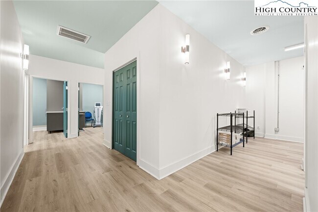 Building Photo - 610 State Farm Rd