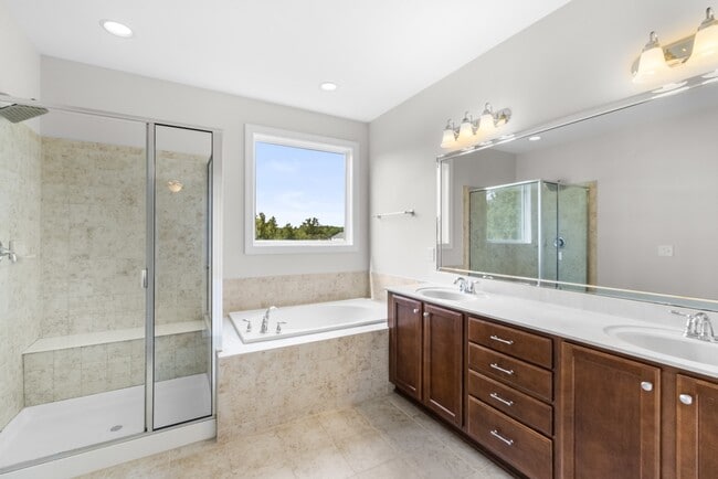 Building Photo - 1416 Sabino Dr