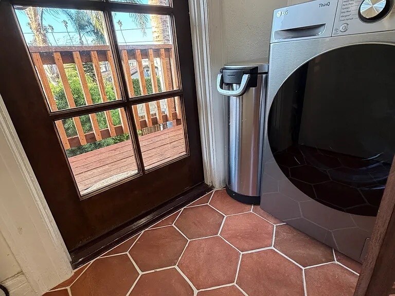 Building Photo - 725 Washington Blvd