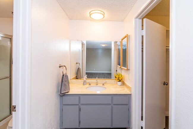 Building Photo - Beautiful 2 bedroom 2 bath Home!!!!