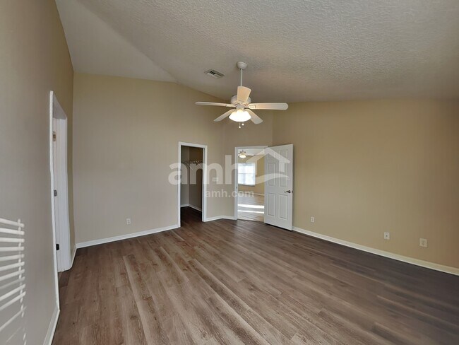 Building Photo - 2465 Saint Pauls Dr