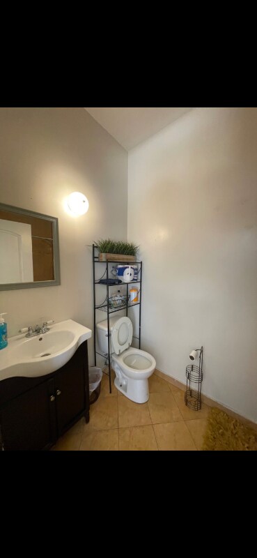 Building Photo - 2425 Hunter St