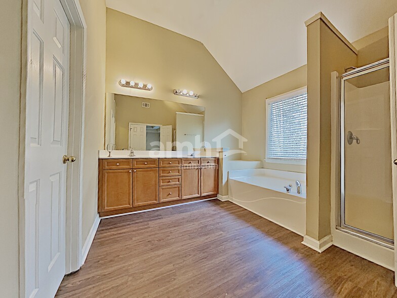 Building Photo - 423 Evans Mill Dr