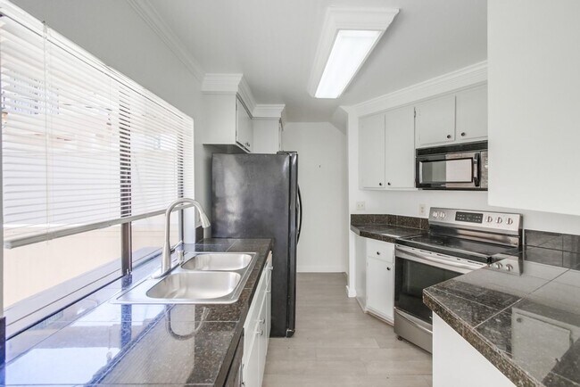 Building Photo - 3268 Via Marin