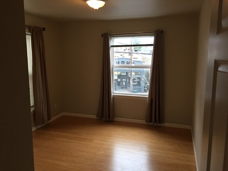 Building Photo - 6410 Phinney Ave N